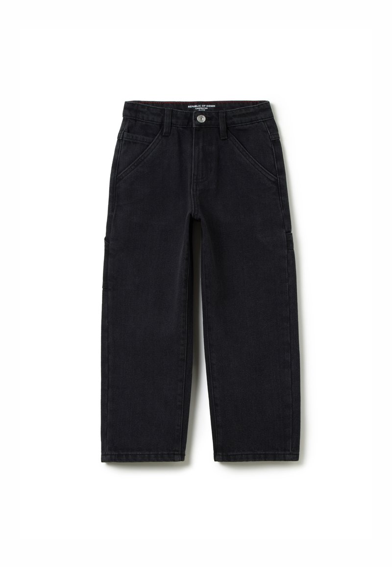 Pantalones vaqueros rectos negros con bucles para cinturón, botón frontal y múltiples bolsillos sobre un fondo blanco.