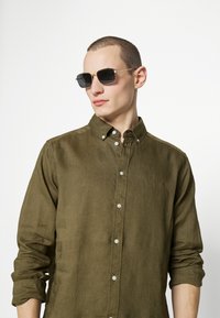 Les Deux KRISTIAN SHIRT - Marškiniai - olive night