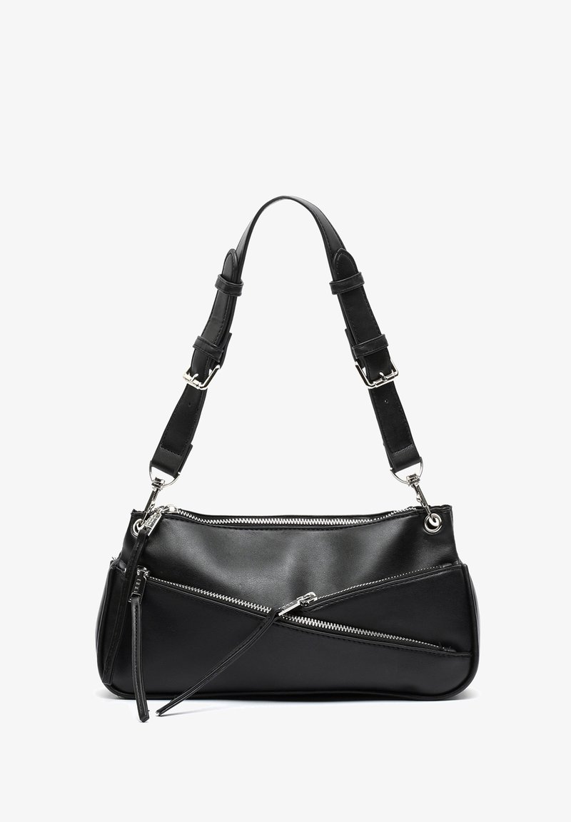 Borsa a spalla in pelle nera con forma curvata, caratterizzata da cerniere diagonali e una tracolla removibile. Texture liscia con accenti in metallo argentato.