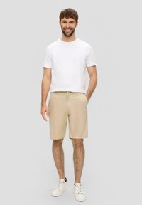 s.Oliver RELAXED FIT - Shorts - beige