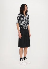 Versace Jeans Couture TECHNICAL TAILORING - Shorts - black