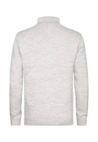Maglione grigio chiaro con colletto alto, texture a coste sul colletto e sui polsini, design senza cuciture e tessuto morbido a maglia.
