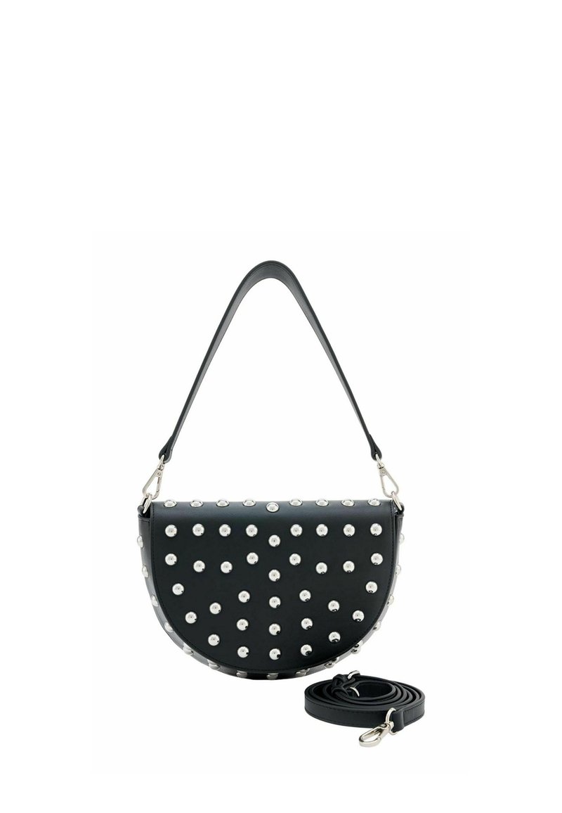 Sac à main en cuir noir en forme de demi-lune, avec des rivets argentés espacés uniformément sur le devant et une bandoulière amovible.