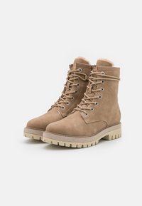s.Oliver Stivaletti stringati - light brown