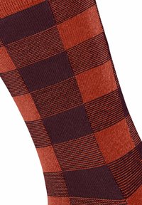 Rote und dunkelviolette kariertes Socken mit einem strukturierten Muster, das kontrastierende Quadrate aus Strick und glattem Stoff verwoben zeigt.