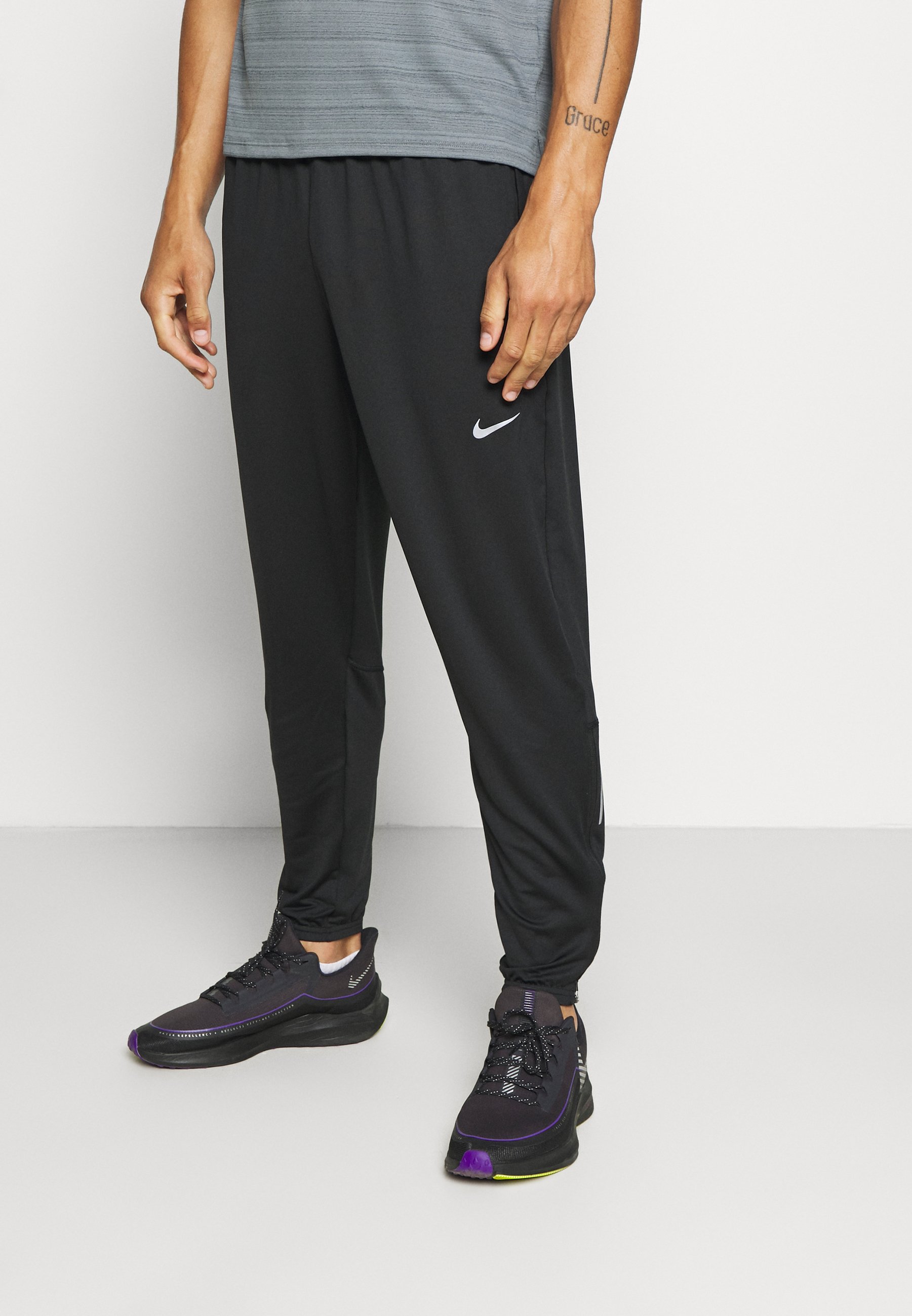 Nike Performance RUN STRIPE PANT Joggebukse blacksilver Nike Performance RUN STRIPE PANT Joggebukse blacksilver