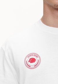 Pegador GORDAN OVERSIZED TEE - Tricou cu imprimeu - white