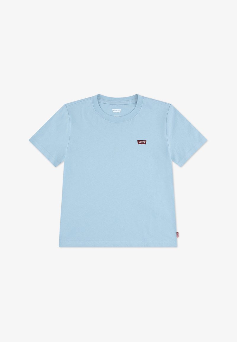Ανοιχτό μπλε βαμβακερό μπλουζάκι με στρογγυλή λαιμόκοψη, κοντά μανίκια και ένα μικρό καφέ λογότυπο Levi's στο στήθος. Λείο ύφασμα και απλός σχεδιασμός.