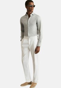 Reiss REGULAR FIT - NATE CUTAWAY COLLAR  - Cămașă - grey melange