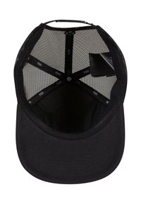 Fekete baseball sapka, egyszínű elülettel és hálós hátsó résszel, ívelt karimával és bélés nélküli verejtékszalaggal. Belső címkékkel díszítve.