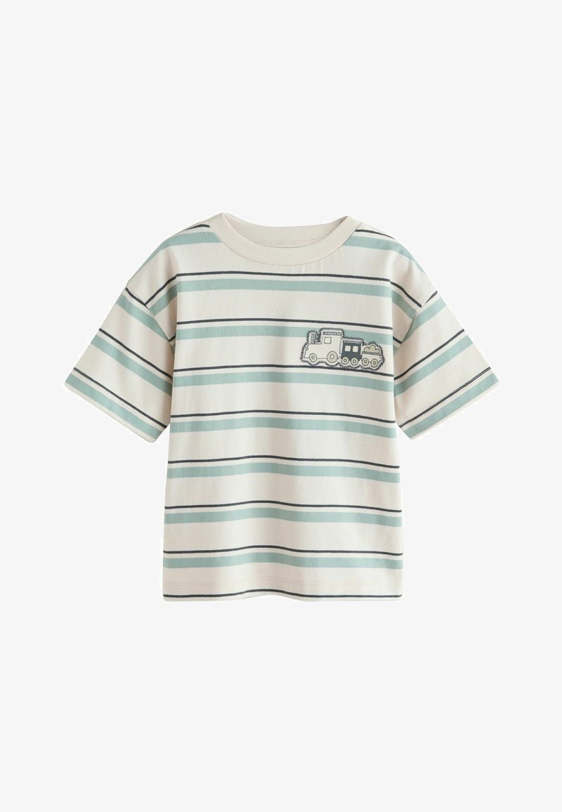 Camiseta de manga corta con rayas en crema, verde azulado y azul marino. Presenta un gráfico de tren en el pecho izquierdo. Hecha de material de algodón suave.