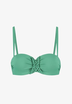 Un top bikini bandeau verde con sottili spalline regolabili, dettaglio centrale in tessuto strutturato con accenti intrecciati e lati in tessuto arricciato.