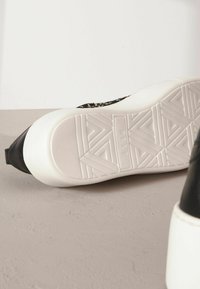 Next SIGNATURE FOREVER COMFORT® CHUNKY czarny melanż
