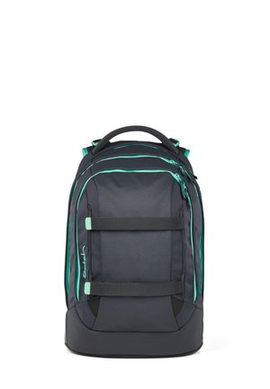 Schwarzer Rucksack mit türkisfarbenen Akzenten, ausgestattet mit gepolsterten Riemen, einem oberen Griff und zwei vorderen Riemen. Hergestellt aus robustem Stoff mit einer glatten Textur.