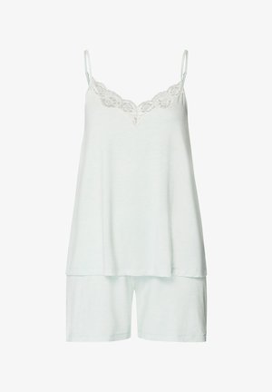 Vaaleansininen vapaa-ajanasu, jossa on spagettiremmit, pitsiyksityiskohtia kaula-aukossa ja löysä paita; sisältää yhteensopivat shortsit.