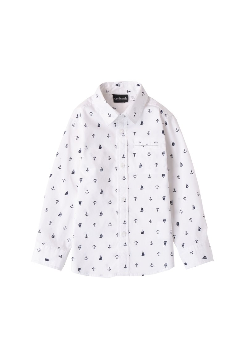Camicia bianca a maniche lunghe con stampa nautica, caratterizzata da ancore e velieri blu navy, e una tasca sul petto.