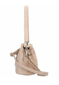 Rosa Lederhandtasche mit strukturiertem Gewebe auf einer Seite, glatter Oberfläche auf der anderen, verstellbarem Tragegurt und silbernen Hardware-Details.