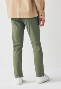 Next SLIM FIT STRETCH - Pantaloni chino - sage green