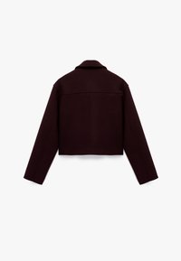 Gehaspeld jasje van donker bordeauxkleurige stof met een gestructureerde kraag, lange mouwen en naaddetails op de rug.