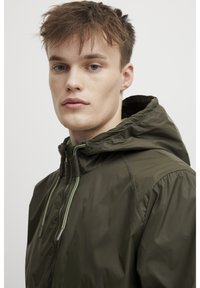 Blend BHOUTERWEAR - Vetrovka - beige