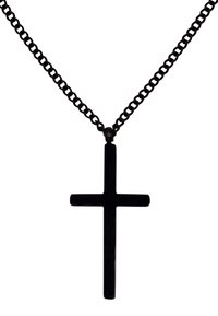Svartmetall korsanheng på en svart kjede. Korset har et enkelt, flatt design som fremhever en jevn, matt overflate.