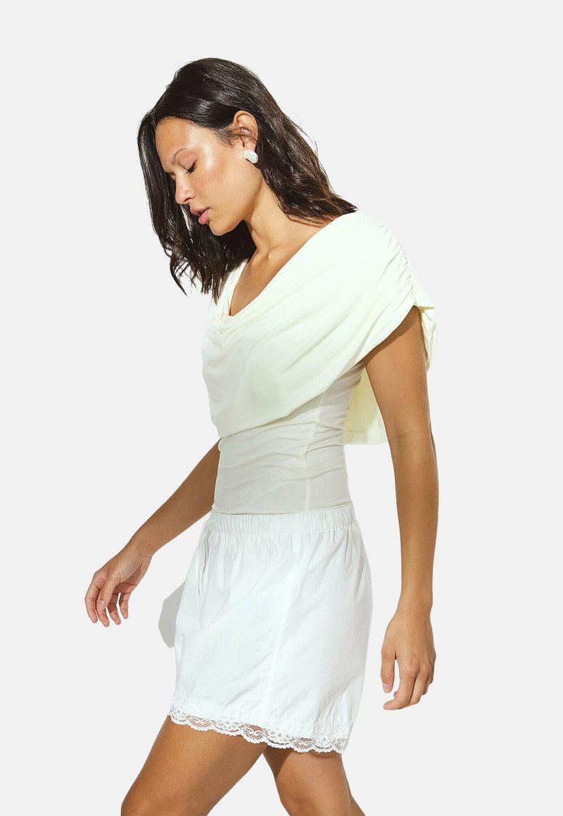 NA-KD LACE DETAIL - Kratke hlače - white
