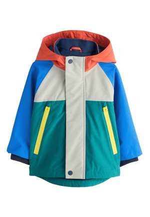 Giubbotto con cappuccio per bambini con maniche blu, cappuccio arancione, pattina anteriore beige, corpo verde e tasche gialle con zip.