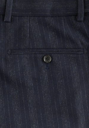 Navyblaue Wollhosen mit dezenten vertikalen Streifen, ausgestattet mit einer Gesäßtasche, die mit einem schwarzen Knopf gesichert ist, und maßgeschneiderten Nähdetails.