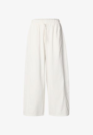 Leveälahkeiset valkoiset puuvillahousut, joissa on joustava vyötärö ja nyöri, sivutaskut ja rento istuvuus.