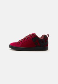 Επιλέχθηκε, maroon/black