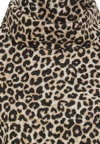 Leopardenmuster-Stoff mit beigem Hintergrund und schwarzen unregelmäßigen Flecken, ausgestattet mit einem gefalteten Rollkragen.