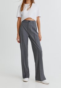 PULL&BEAR Tygbyxor - grey