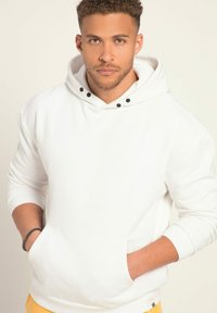 Vit hoodie i mjukt tyg, med en framficka, en huva med dragsko och svarta öglor samt ribbade ärmar.