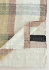 Sască din țesătură ușoară cu un model tartan în nuanțe de bej, verde pal, albastru deschis și negru, cu margini desfăcute și o suprafață texturată.
