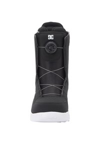 Čierne snowboardové topánky s vysokým zvrškom, BOA systémom šnurovania, textilnými a syntetickými materiálmi, bielou podrážkou a polstrovaným golierom.