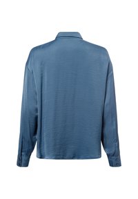 Himmelblå bluse, lange ærmer, satinlignende tekstur, knapmanchetter og klassisk krave. Glat finish med en afslappet pasform.