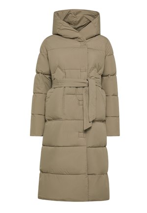 Giubbotto imbottito in verde oliva soft, con cappuccio, vita con cintura e design a pannelli cuciti. Tessuto liscio e isolato con taglio a lunghezza ginocchio.