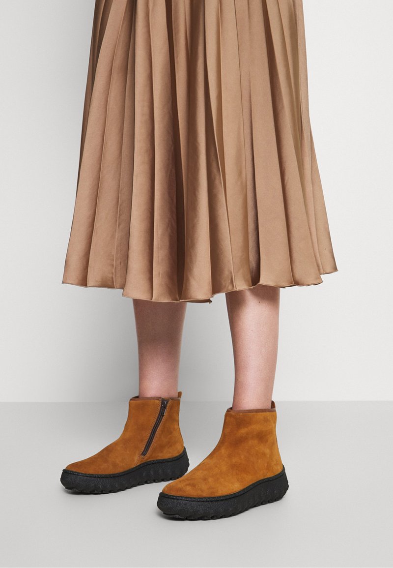 Camper GROUND - Platform-nilkkurit - braun