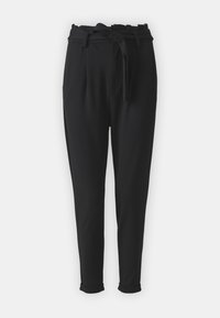 Černé zúžené kalhoty s páskem v pase, vyrobené z hladkého textilu. Mají skládací design a ohrnuté manžety u kotníků.