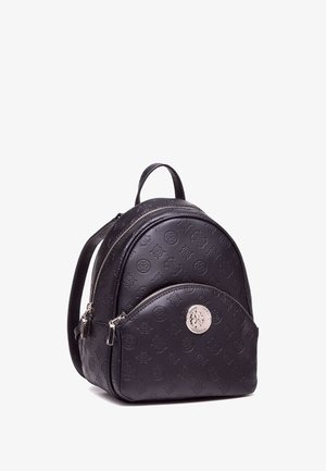 Sac à dos en simili cuir noir avec motif logo en relief, de forme arrondie, deux compartiments zippés et un accent en métal argenté.