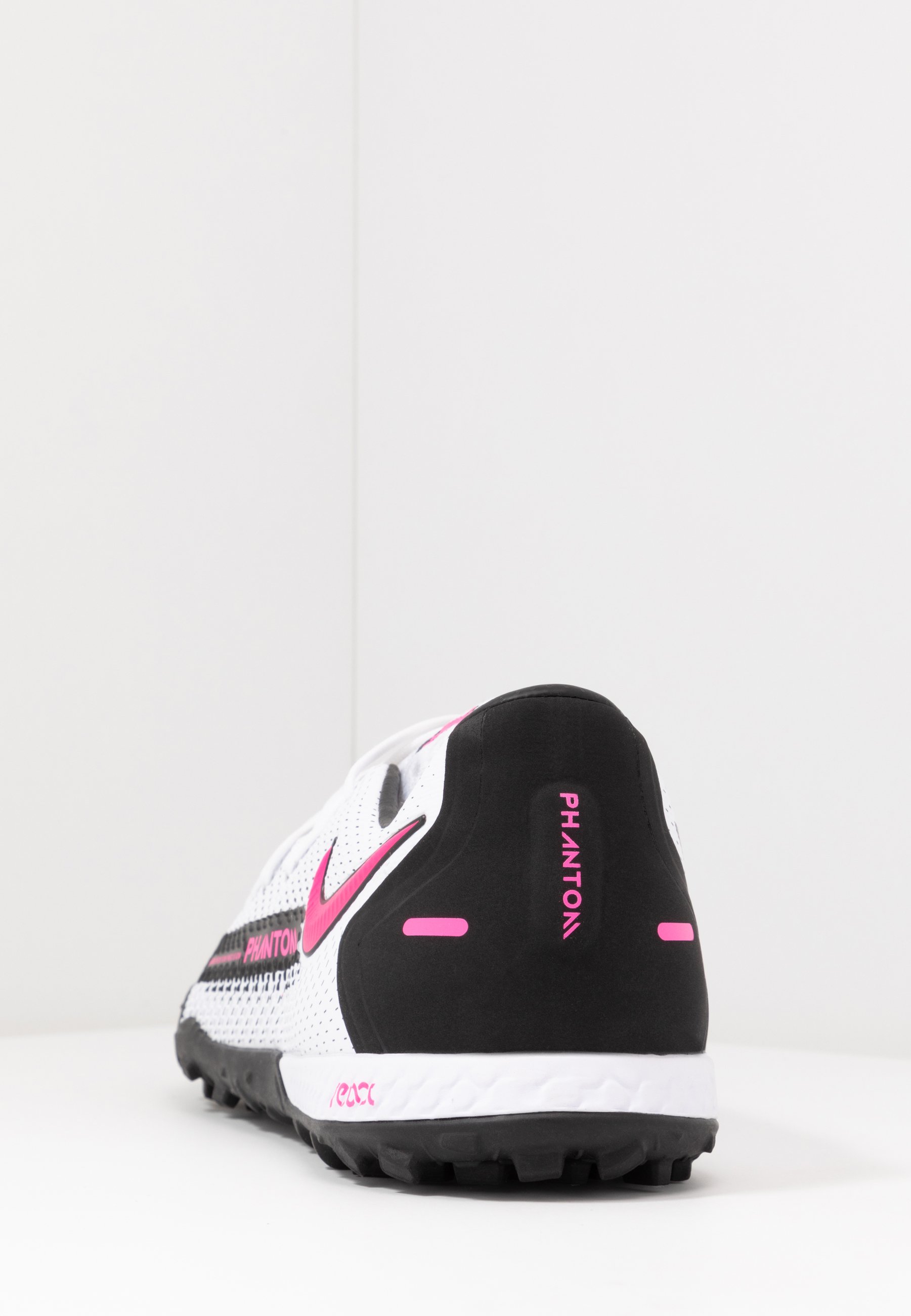 nike phantom astro turf trainers
