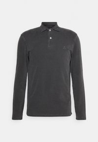 Pánská polokošile s dlouhým rukávem v tmavě šedé barvě z bavlny, s knoflíkovou légu, límečkem a vyšitým logem na levé části hrudi. Hladká textura.