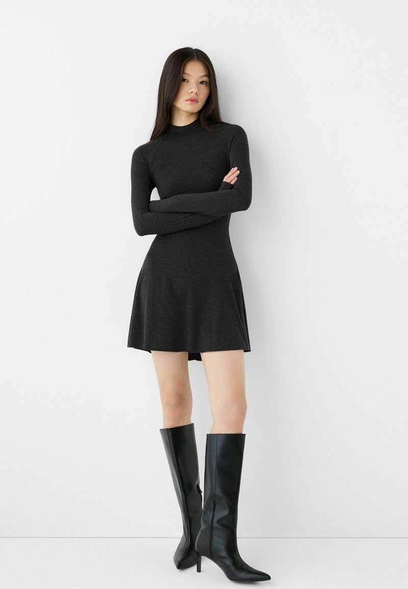 Bershka Gebreide jurk donkergrijs