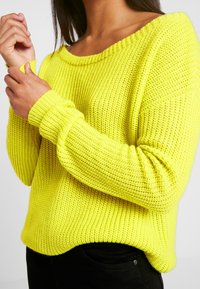 Missguided Petite Stickad tröja - neon green