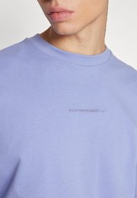 Oakley SOHO TEE - Pamata T-krekls - new lilac