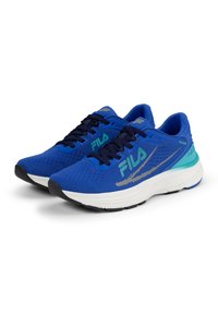 Blauwe sportieve schoenen met bovenwerk van mesh, een getextureerde rubberen zool en contrasterende teal accenten. Voorzien van Fila-merktekens en zwarte veters.