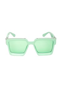 Gafas de sol rectangulares tintadas en verde con un marco translúcido en menta y acentos de hardware plateados. Lentes cuadrados y patillas elegantes.