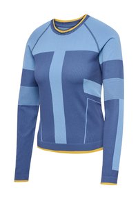 Blauer Strickpullover mit langen Ärmeln, geometrischen hellblauen Mustern und gelbem Besatz an Kragen und Bündchen.