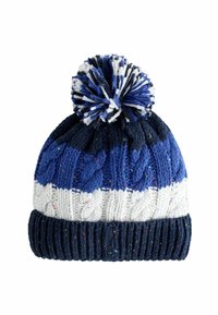 Gebreide beanie in marineblauw, blauw en wit met een pompon, met een getextureerd kabelpatroon. Geribbelde manchette aan de onderkant.