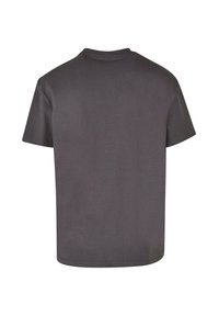 Grå bomulds t-shirt med korte ærmer, rund hals og et simpelt design. Glat tekstur, afslappet pasform og ingen synlige mønstre eller accenter.